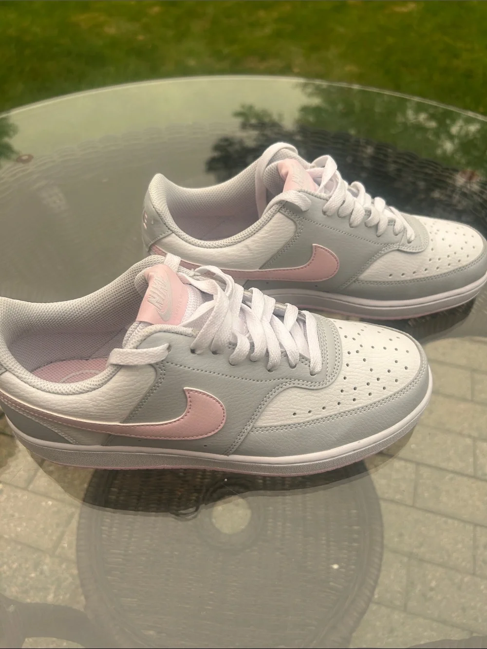 Nike Women's Low-Top Sneakers in White and Light Pink